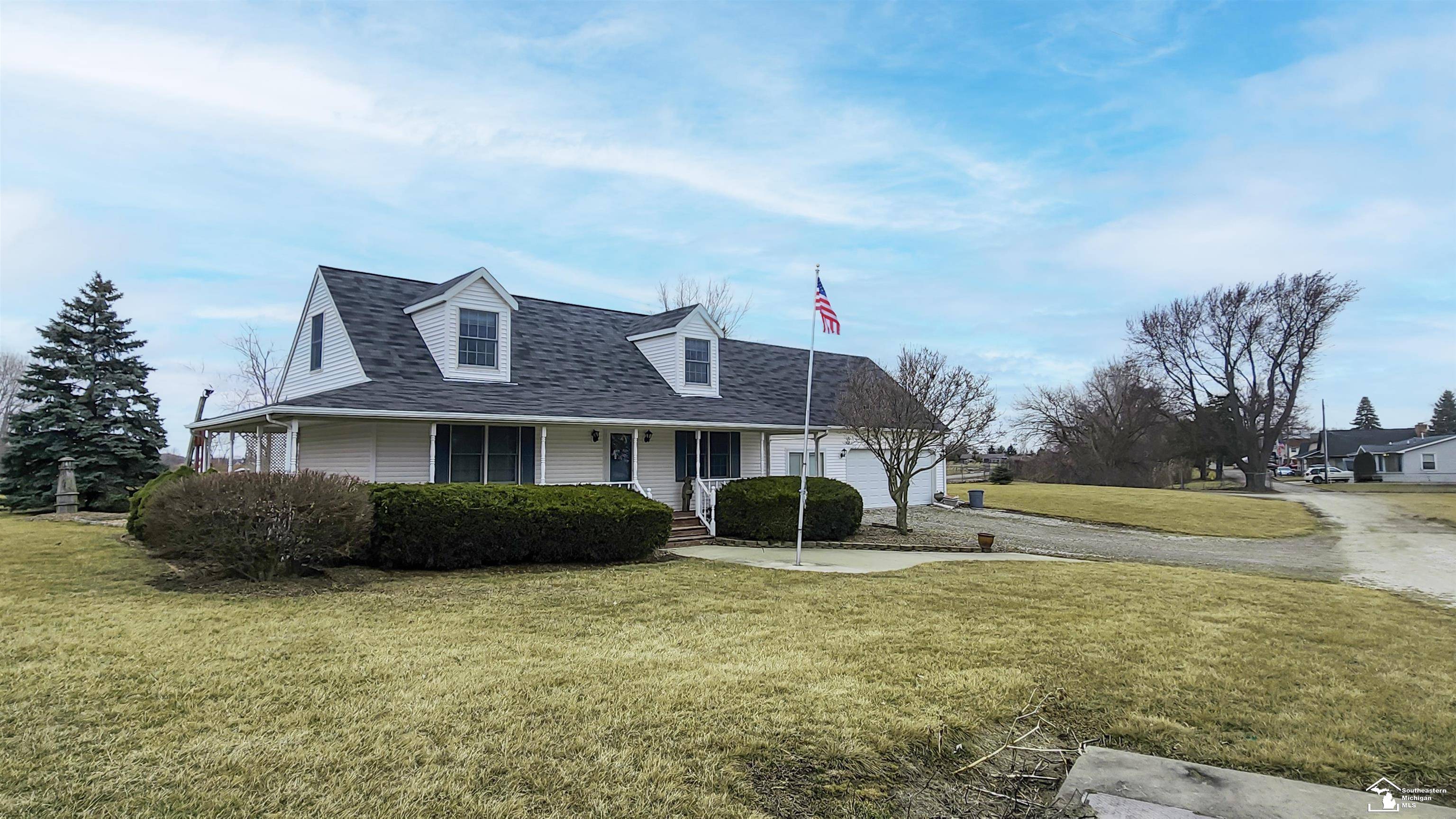 10121 Grand Boulevard, Luna Pier, MI 48157