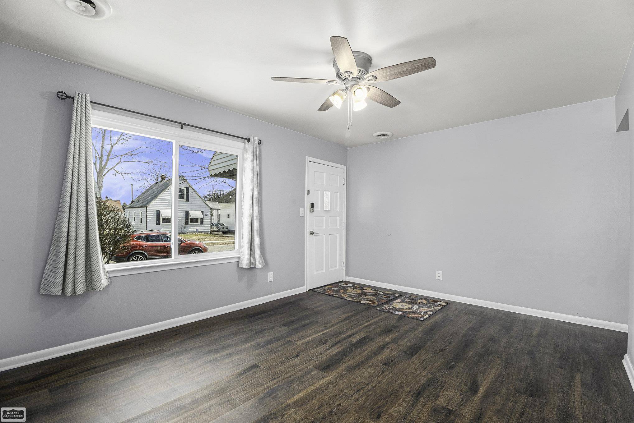 Hazel Park, MI 48030,23385 Hoover Avenue