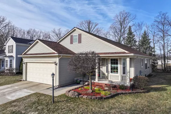 5218 Sandalwood Circle,  Grand Blanc,  MI 48439