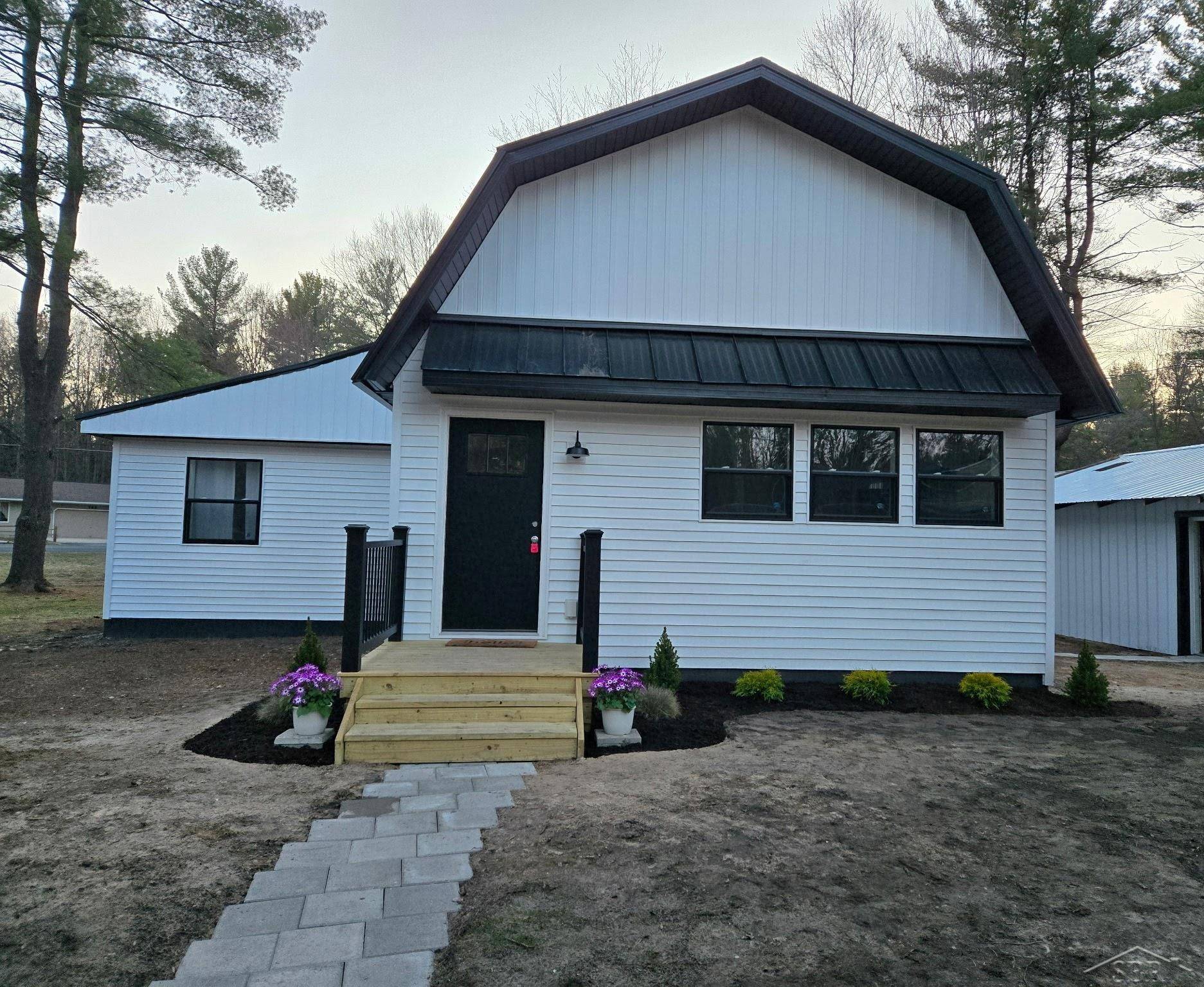 1983 N Hope Road, Midland, MI 48642