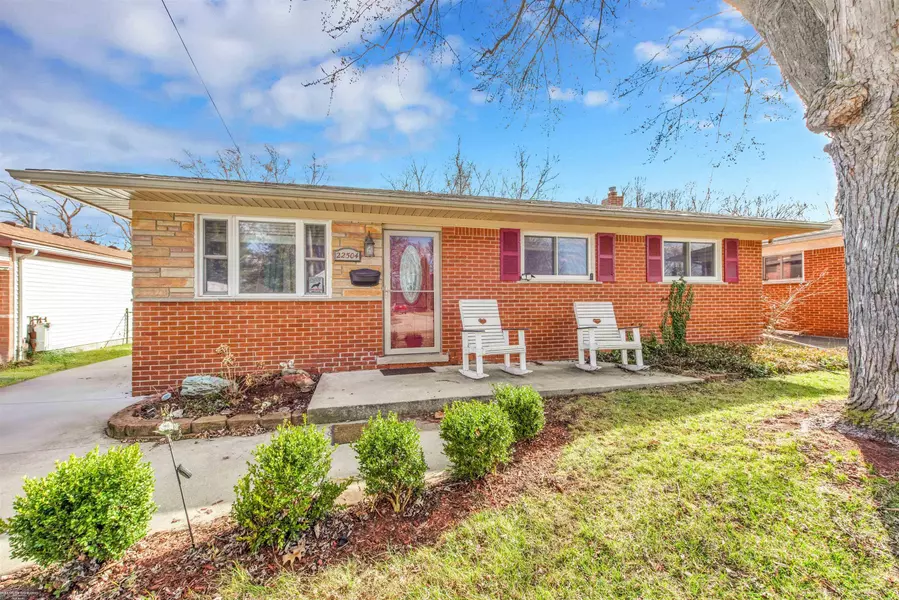 22504 Hoffman Avenue, Saint Clair Shores, MI 48082