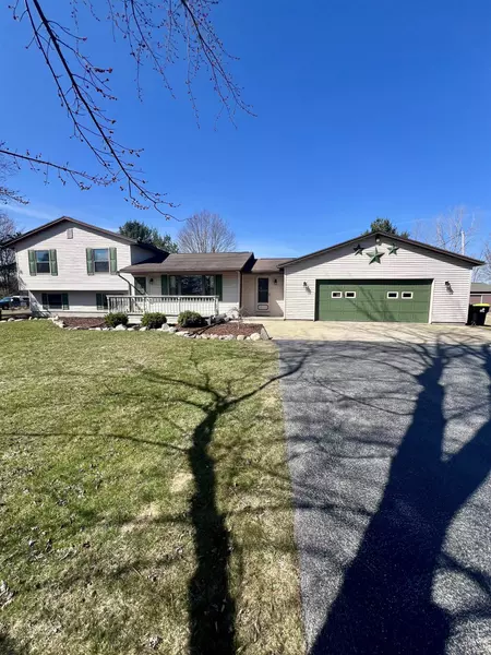 5670 11 Mile Road, Freeland, MI 48623