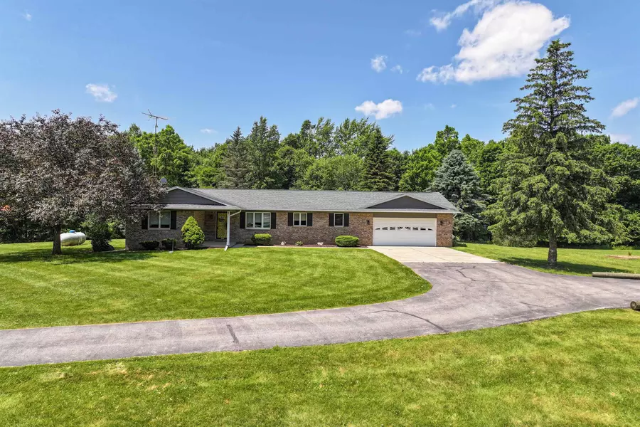 5802 Pratt Road, Lapeer, MI 48446