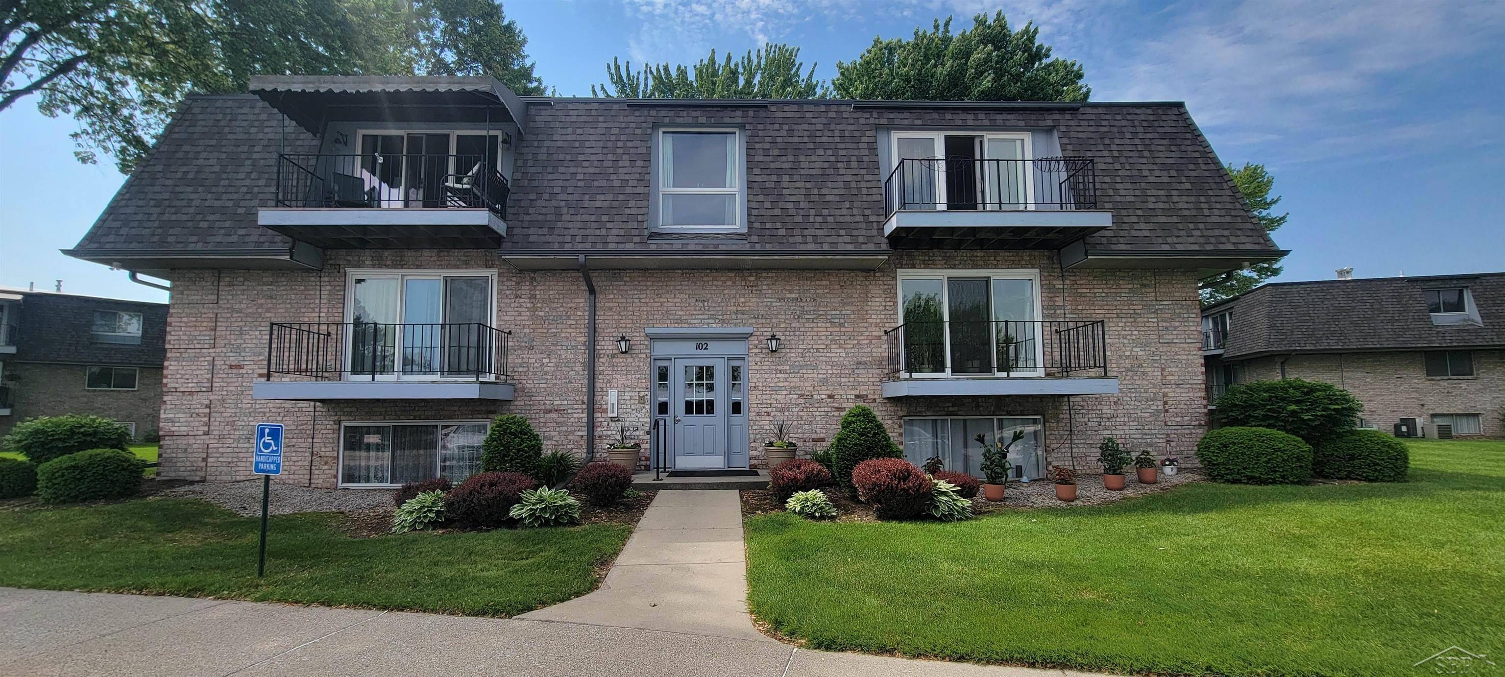 102 Provincial Court, Saginaw, MI 48638
