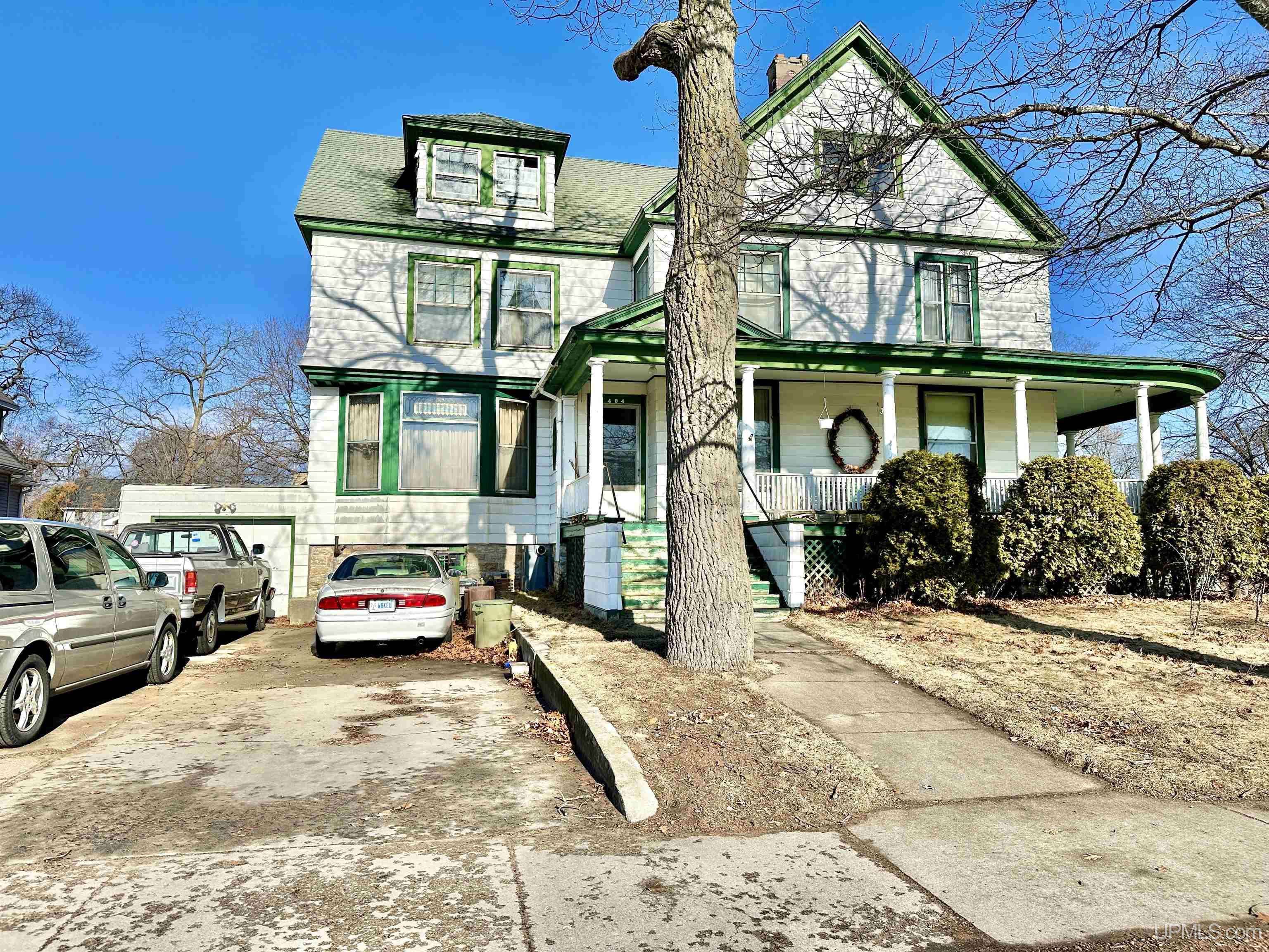 Escanaba, MI 49829,404 Lake Shore Drive