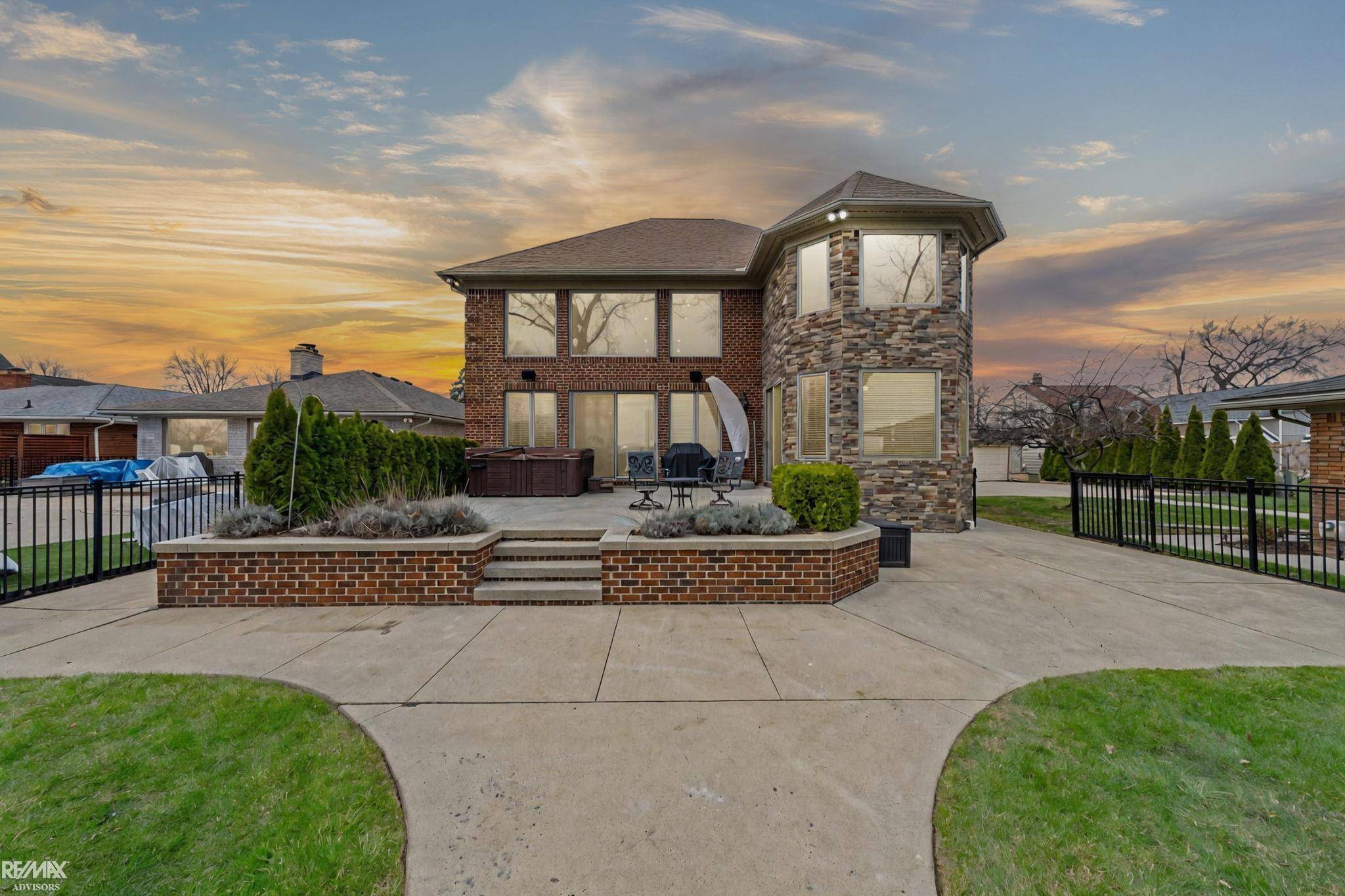 Saint Clair Shores, MI 48081,26918 Koerber Street