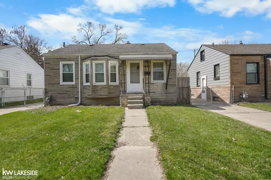 18572 Roscommon Street, Harper Woods, MI 48225