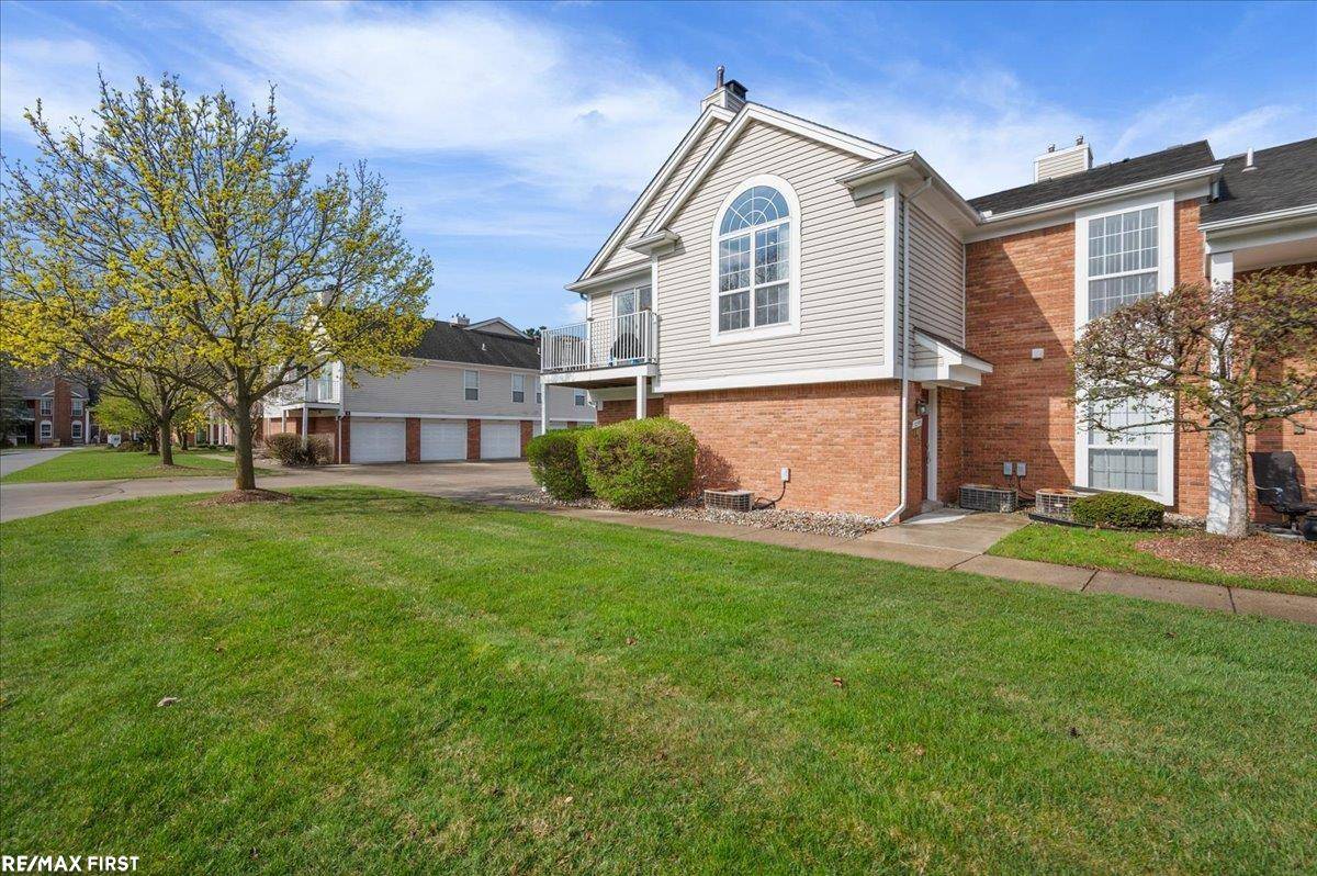Macomb, MI 48042,52195 Heatherstone Avenue