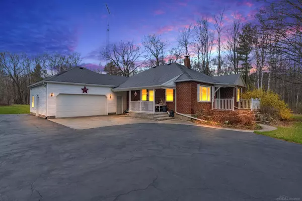 Applegate, MI 48401,2828 Lakeshore Road