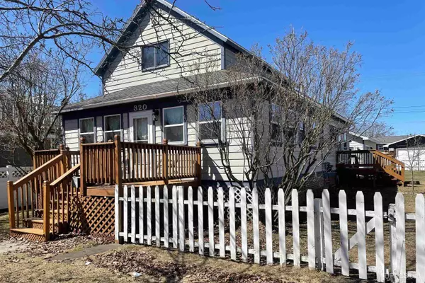 320 Wisconsin Avenue, Gladstone, MI 49837