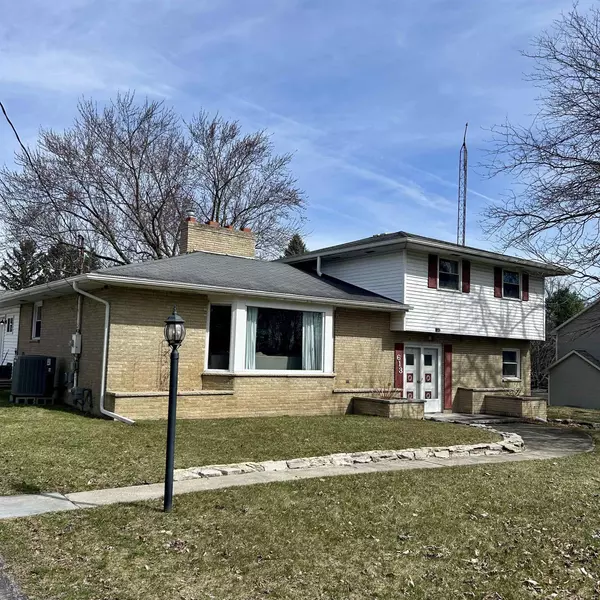 613 E Rolston Road, Linden, MI 48451