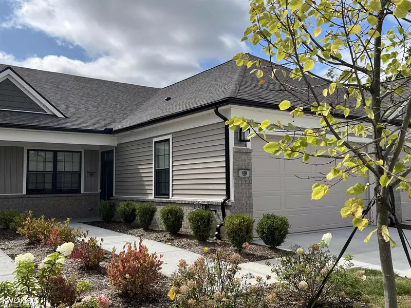 10457 E Pickerel Lake Drive, Brighton Twp, MI 48116