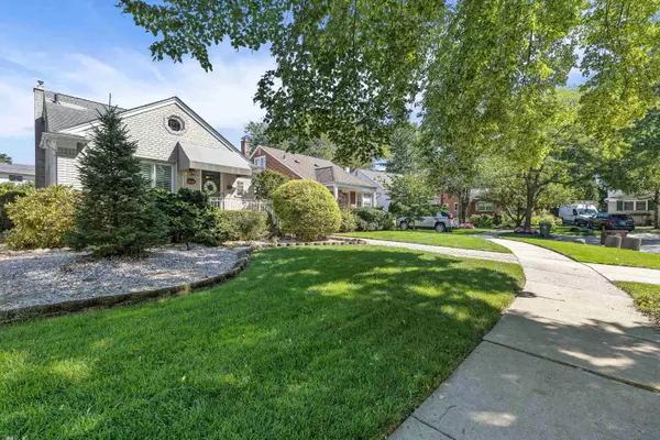 Grosse Pointe Woods, MI 48236,1214 Aline Drive