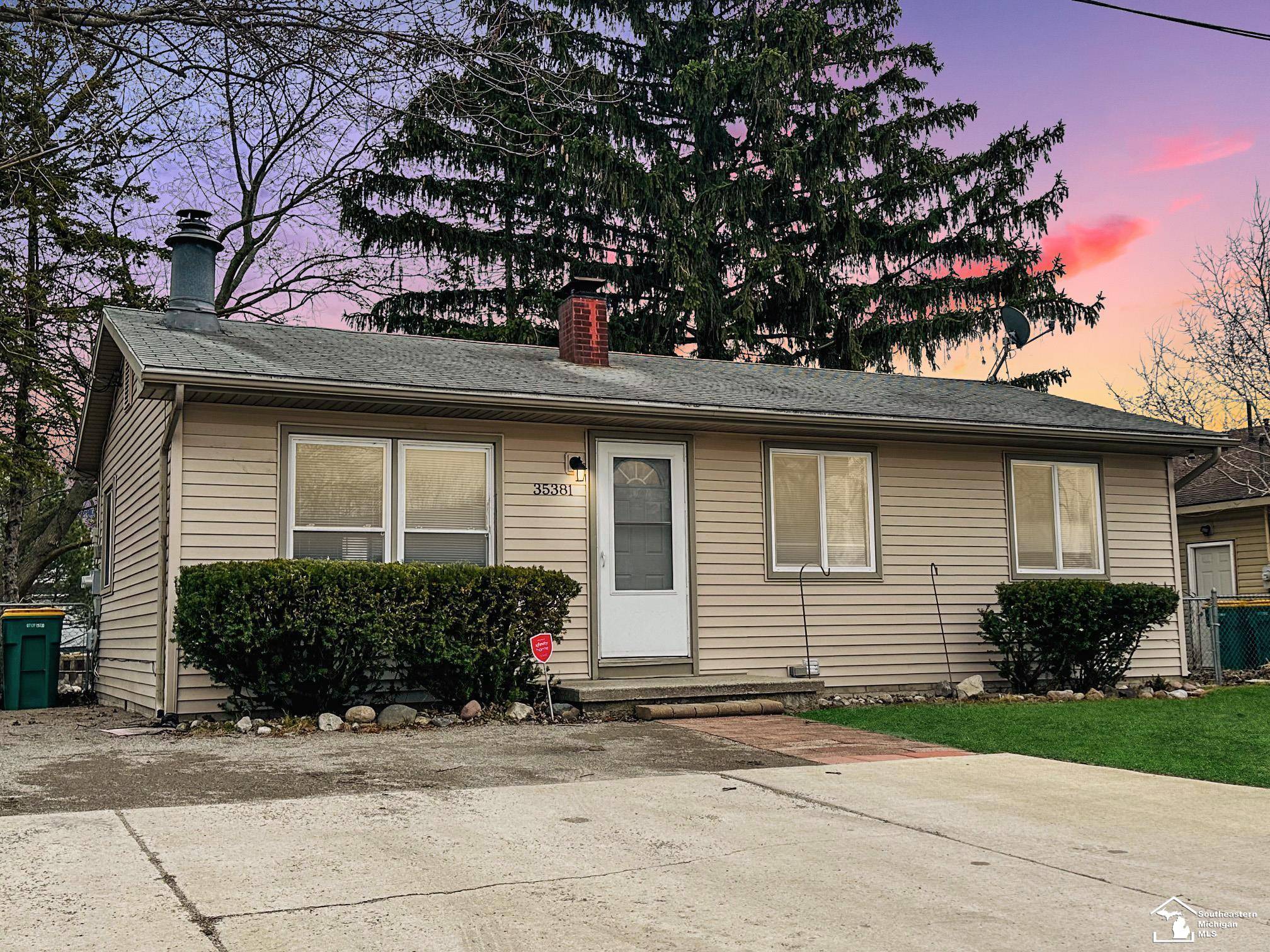 35381 Dern Drive, Rockwood, MI 48173