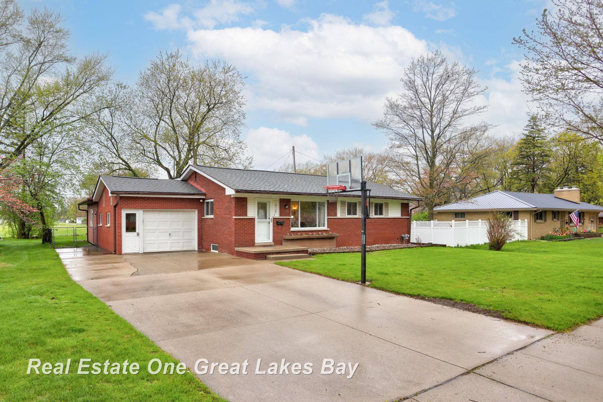 1416 Airfield Lane, Midland, MI 48642