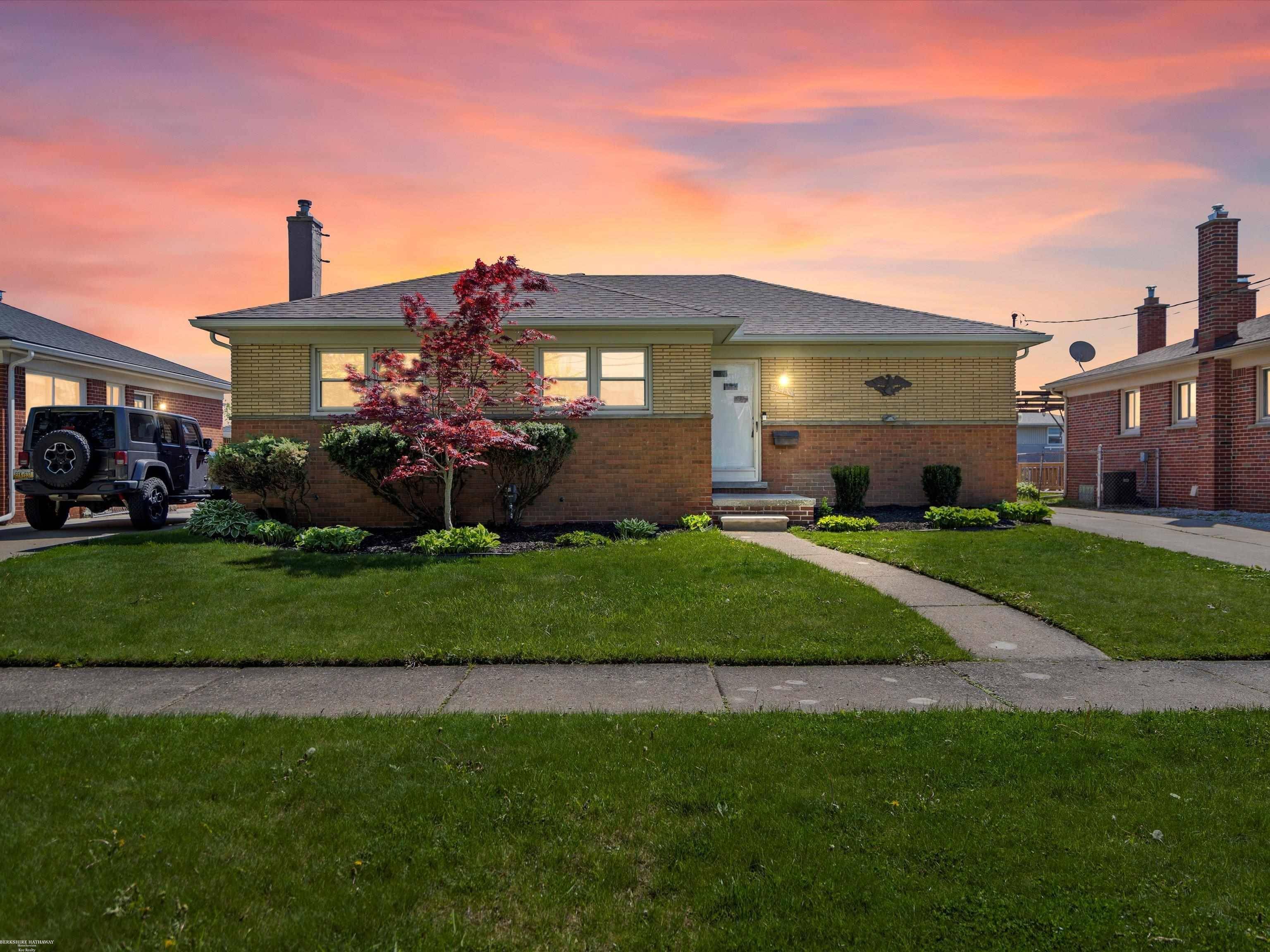 22458 E 10 Mile Road, Saint Clair Shores, MI 48080
