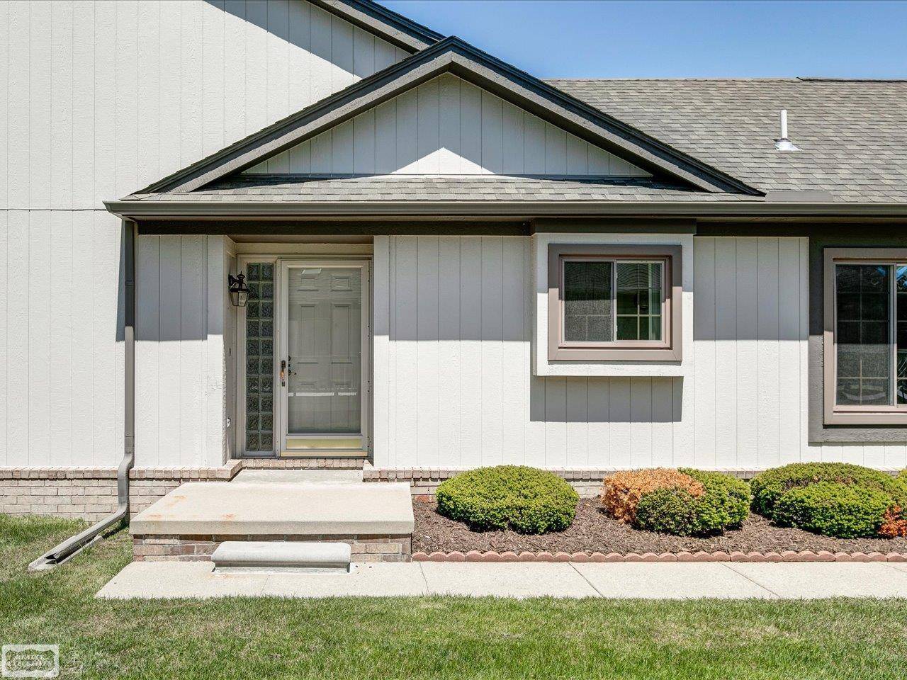 13407 Highland Circle, Sterling Heights, MI 48312