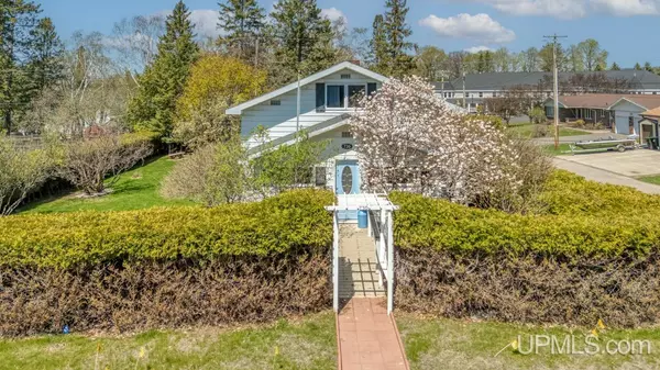 730 E Stanton Street, Iron Mountain, MI 49801