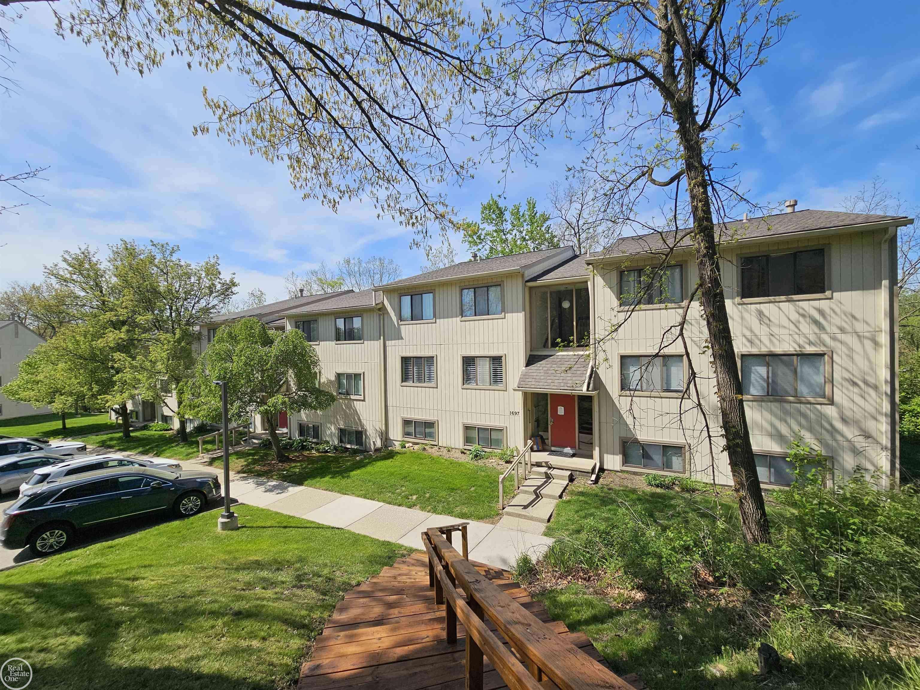 Rochester Hills, MI 48309,1693 Riverside #6 Drive