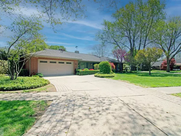 Grosse Pointe Woods, MI 48236,626 S Higbie Place