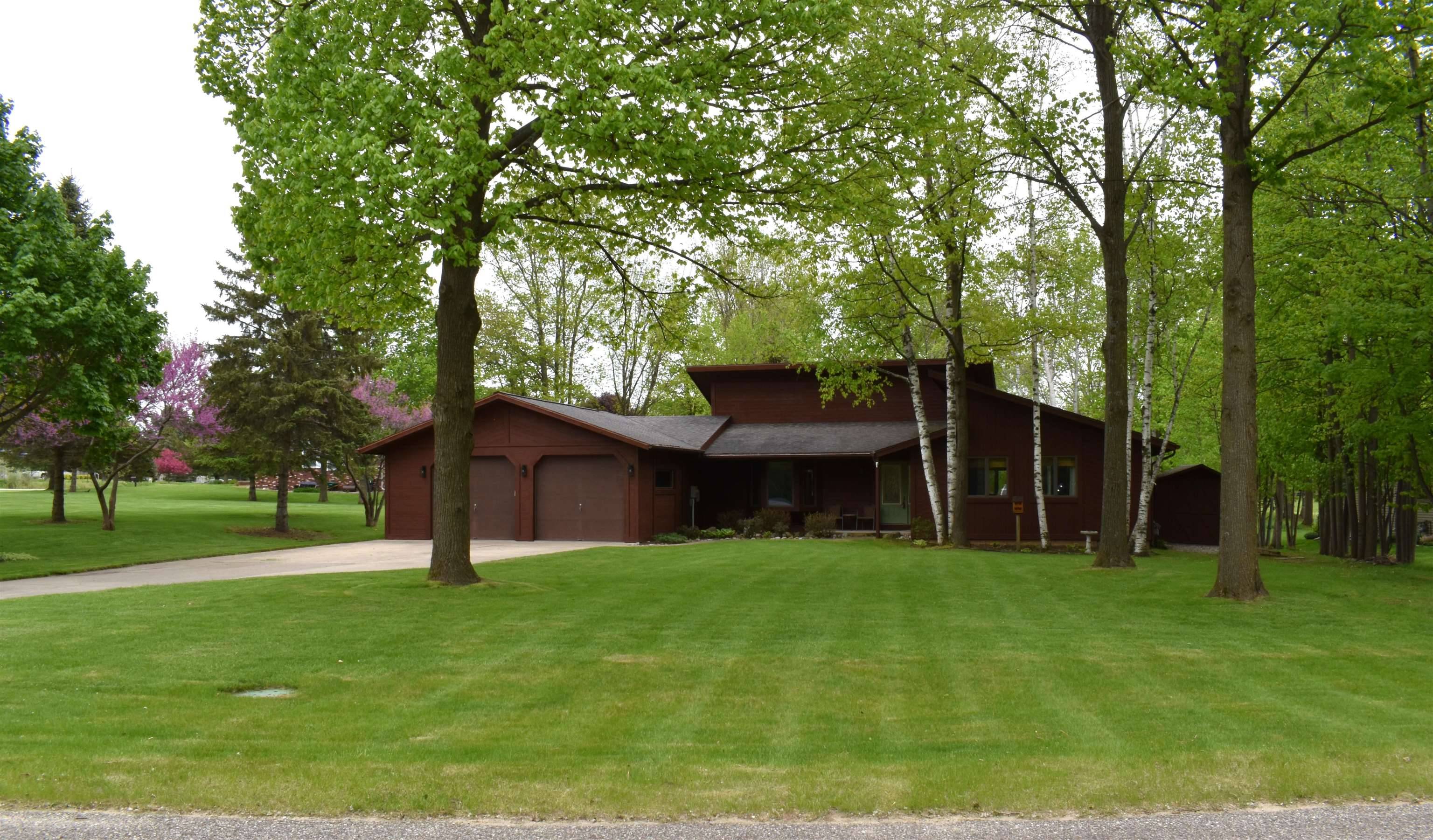 5730 Royal Court,  Gladwin,  MI 48624