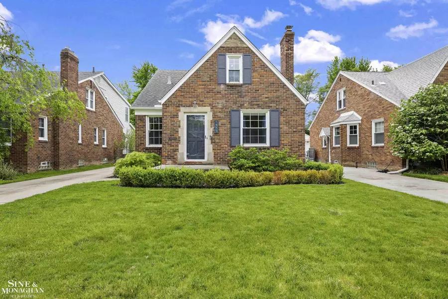 1873 Manchester Boulevard, Grosse Pointe Woods, MI 48236