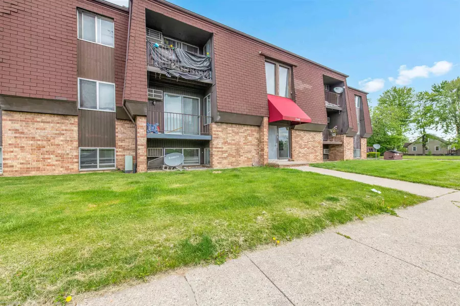 21640 Hillside #3C Drive, Clinton, MI 48035