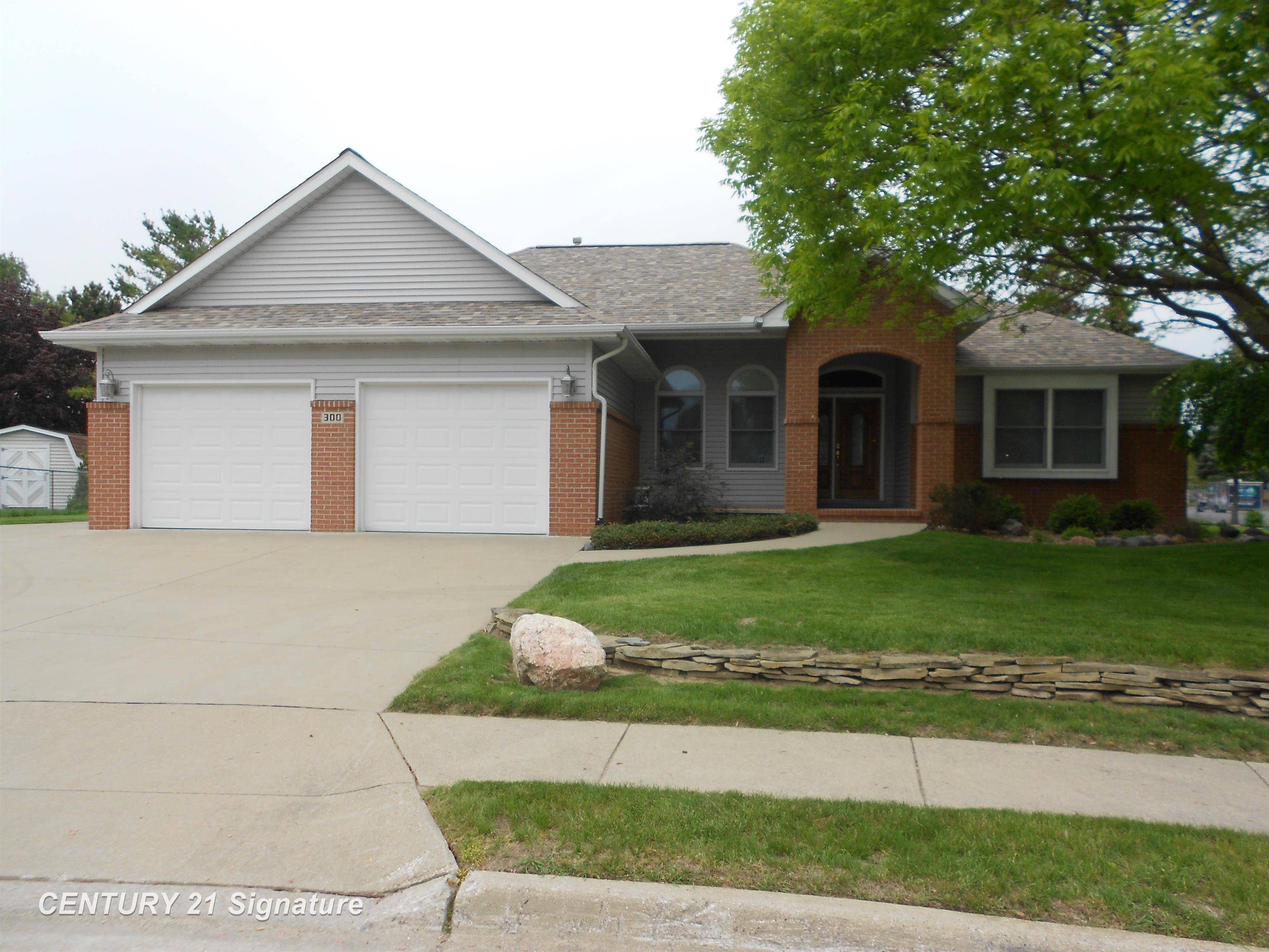 300 Ireland Court, Auburn, MI 48611