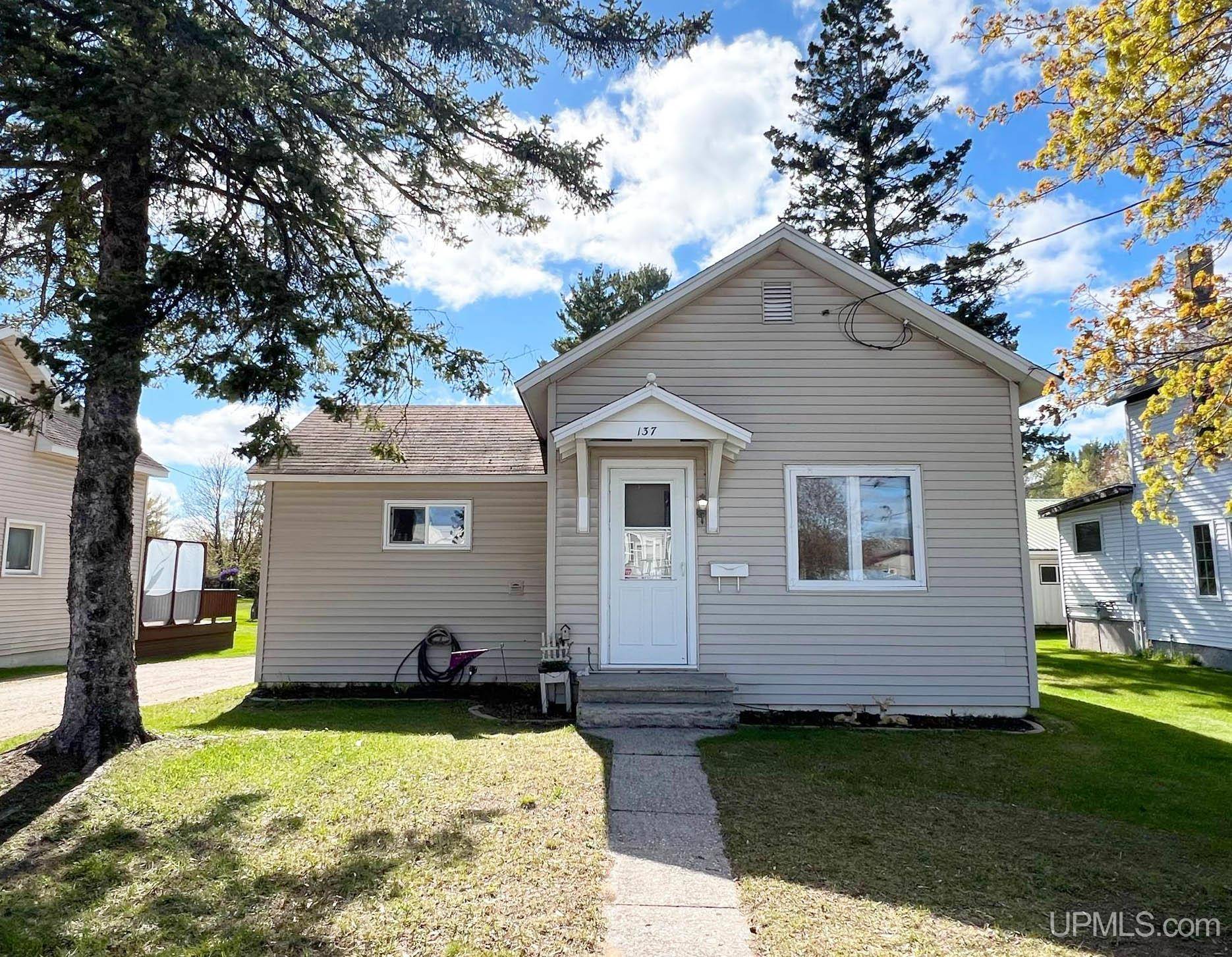 137 N Fifth Street, Manistique, MI 49854