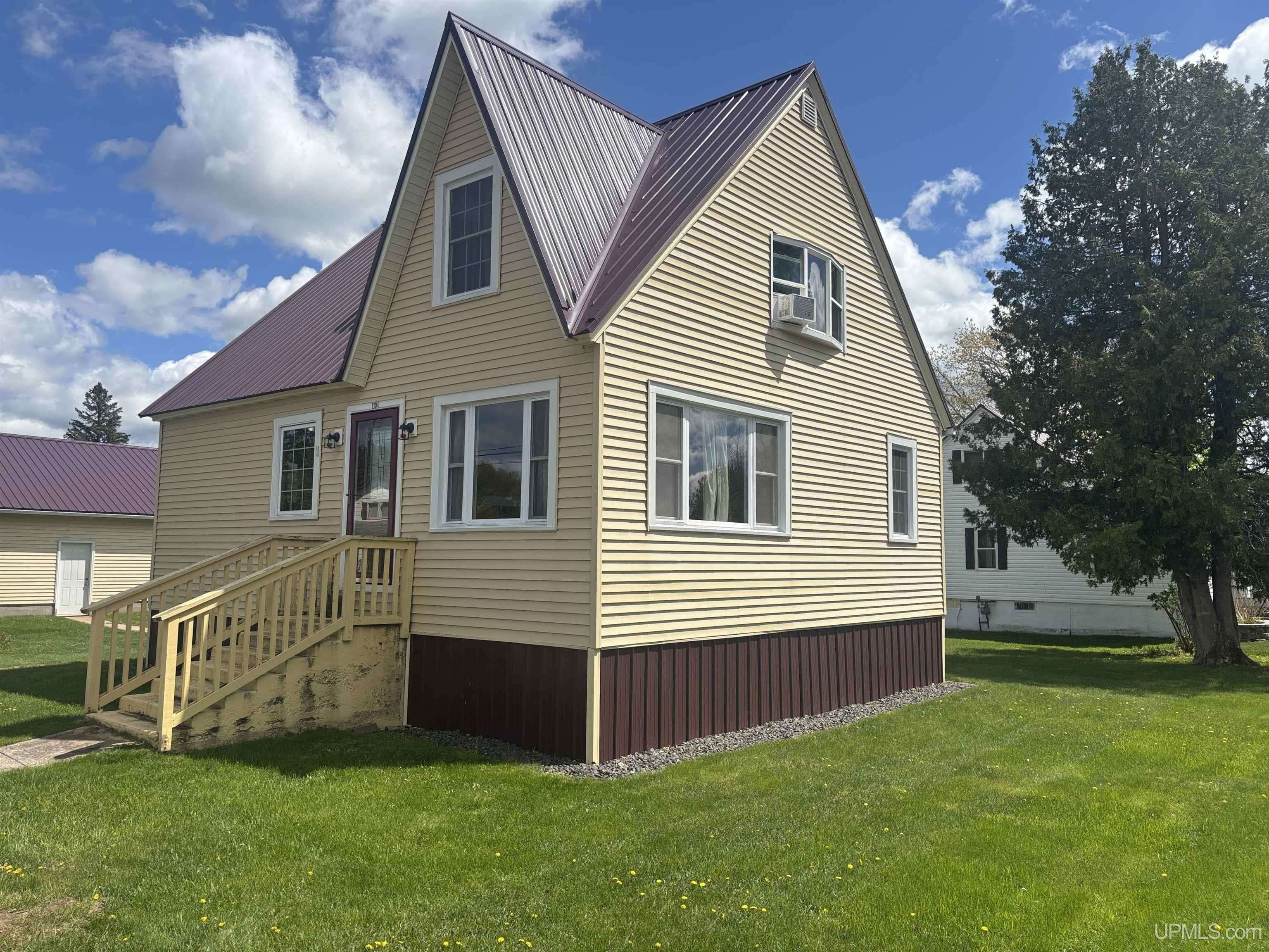 Wakefield, MI 49968-1111,1304 Kuivinen Street