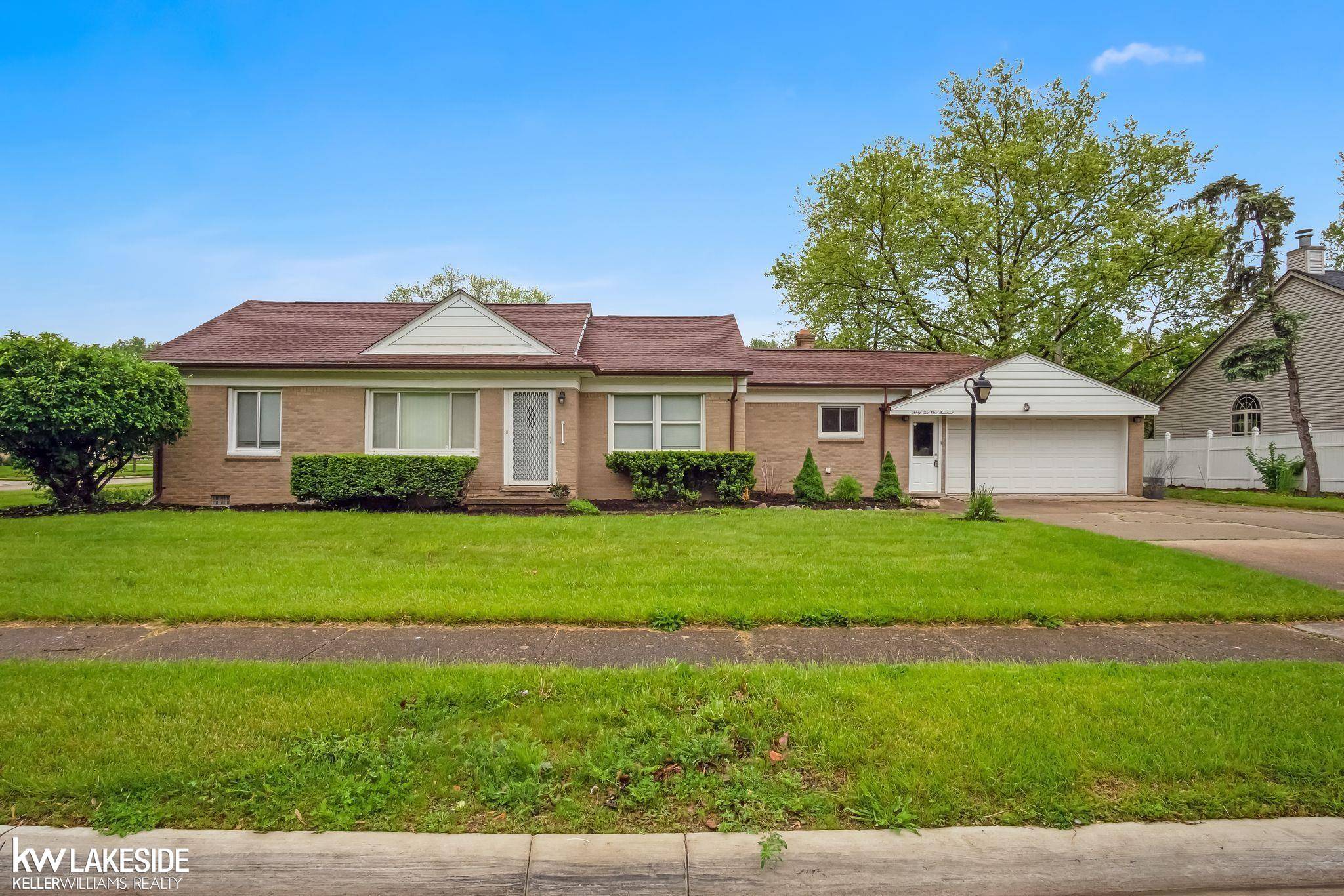 32100 Solon Street, Roseville, MI 48066