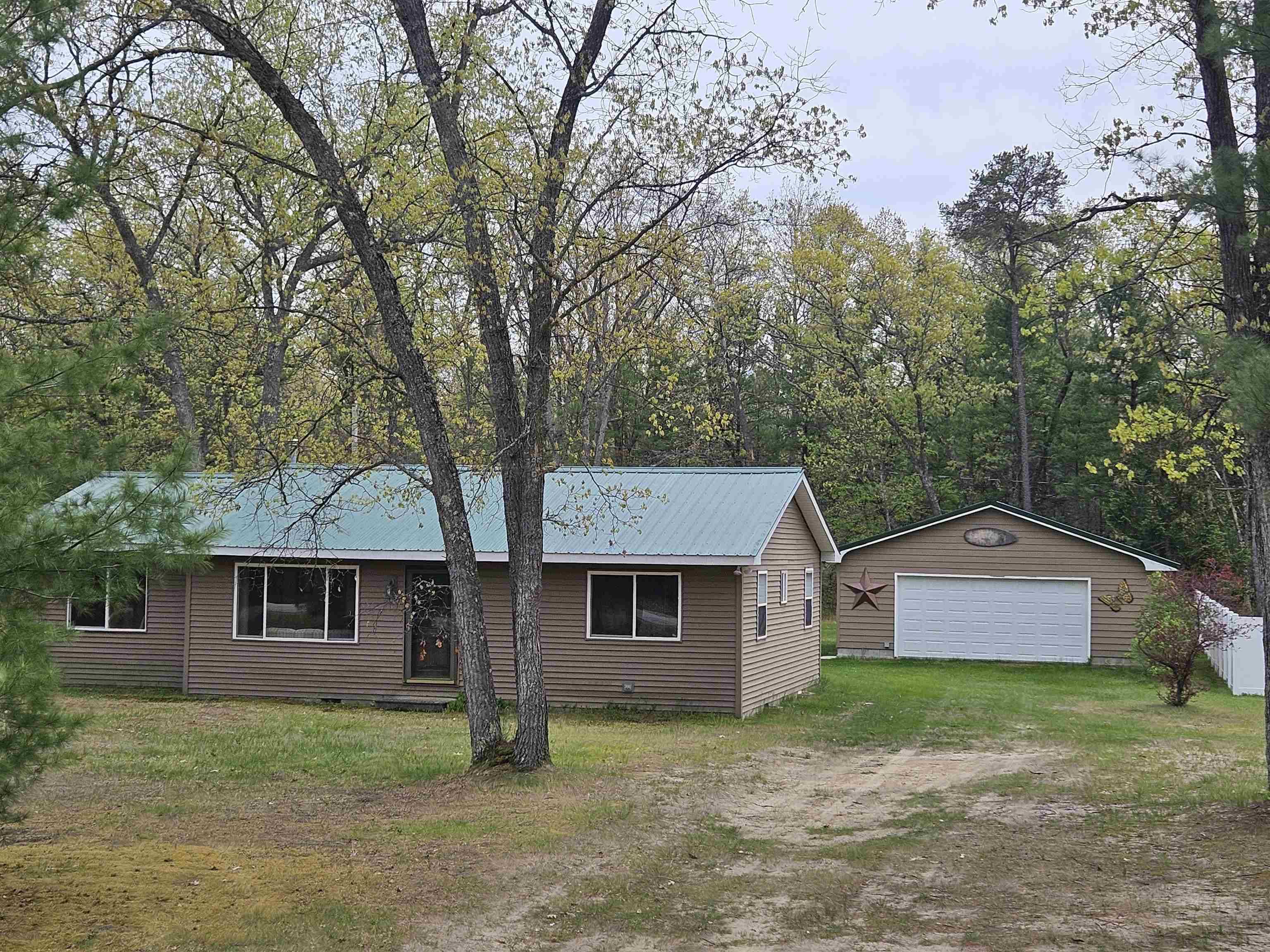 1645 W Essex Road, Tawas City, MI 48763