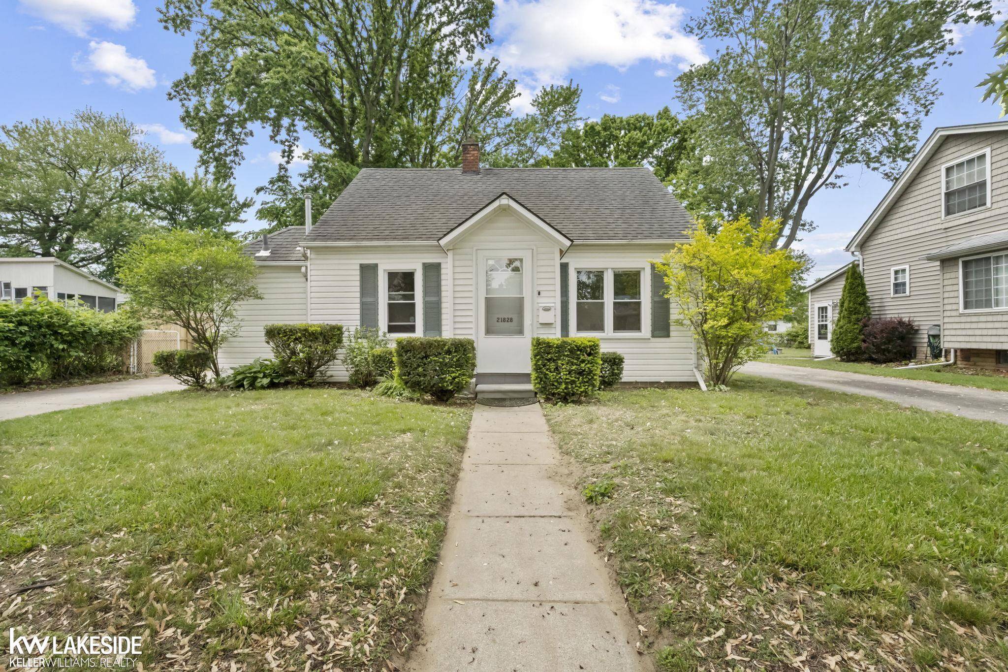 21828 Pleasant Street, Saint Clair Shores, MI 48080