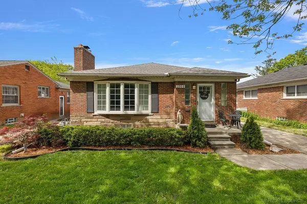 Grosse Pointe Woods, MI 48236,1084 Vernier Road