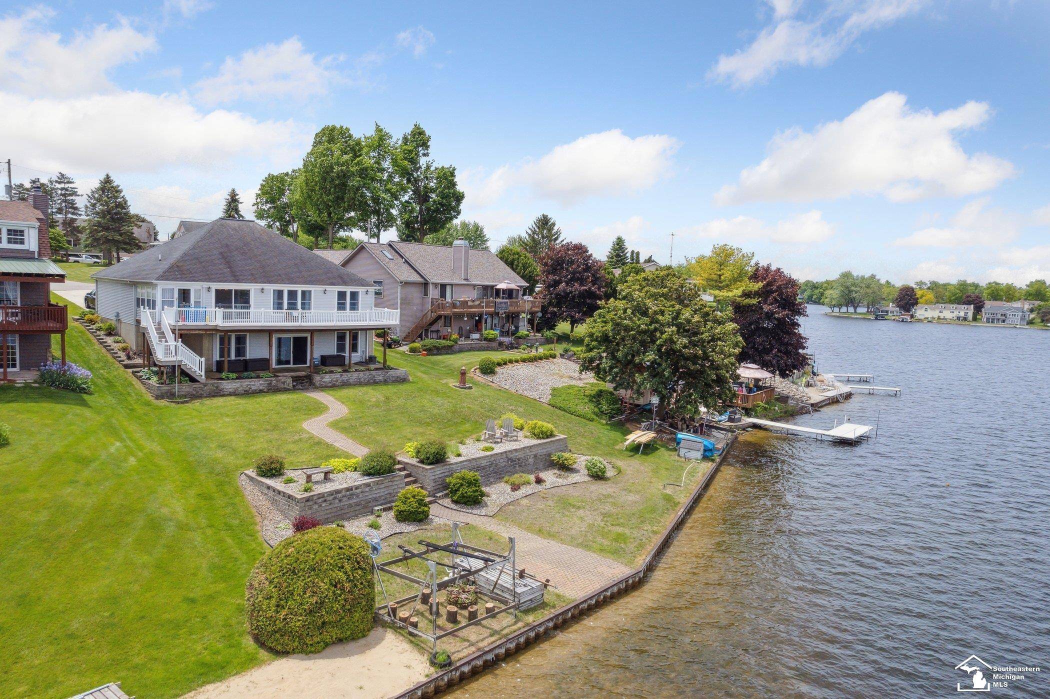 14356 Limerick Lane, Cement City, MI 49233