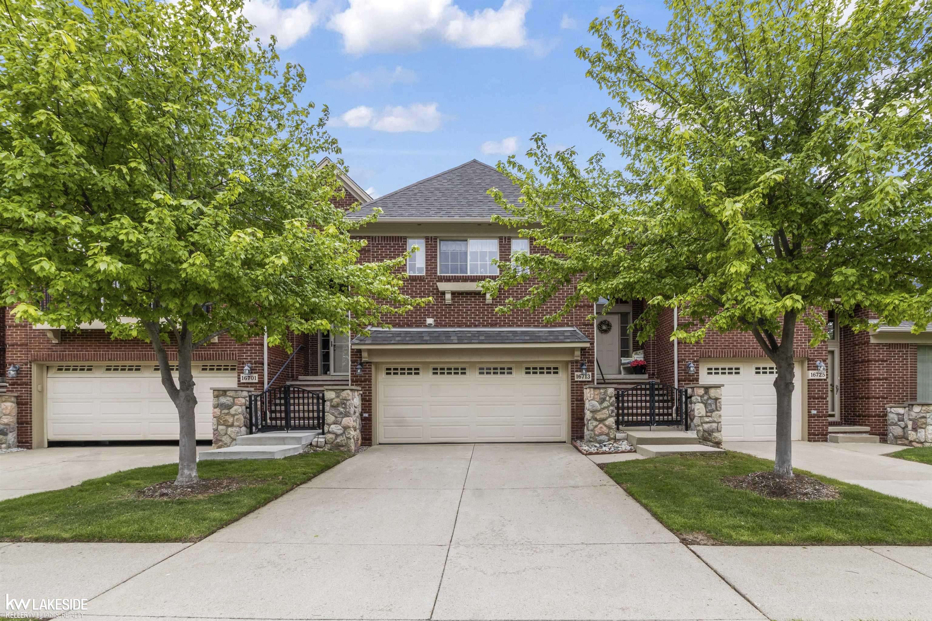 16713 Kensington Drive, Macomb, MI 48044