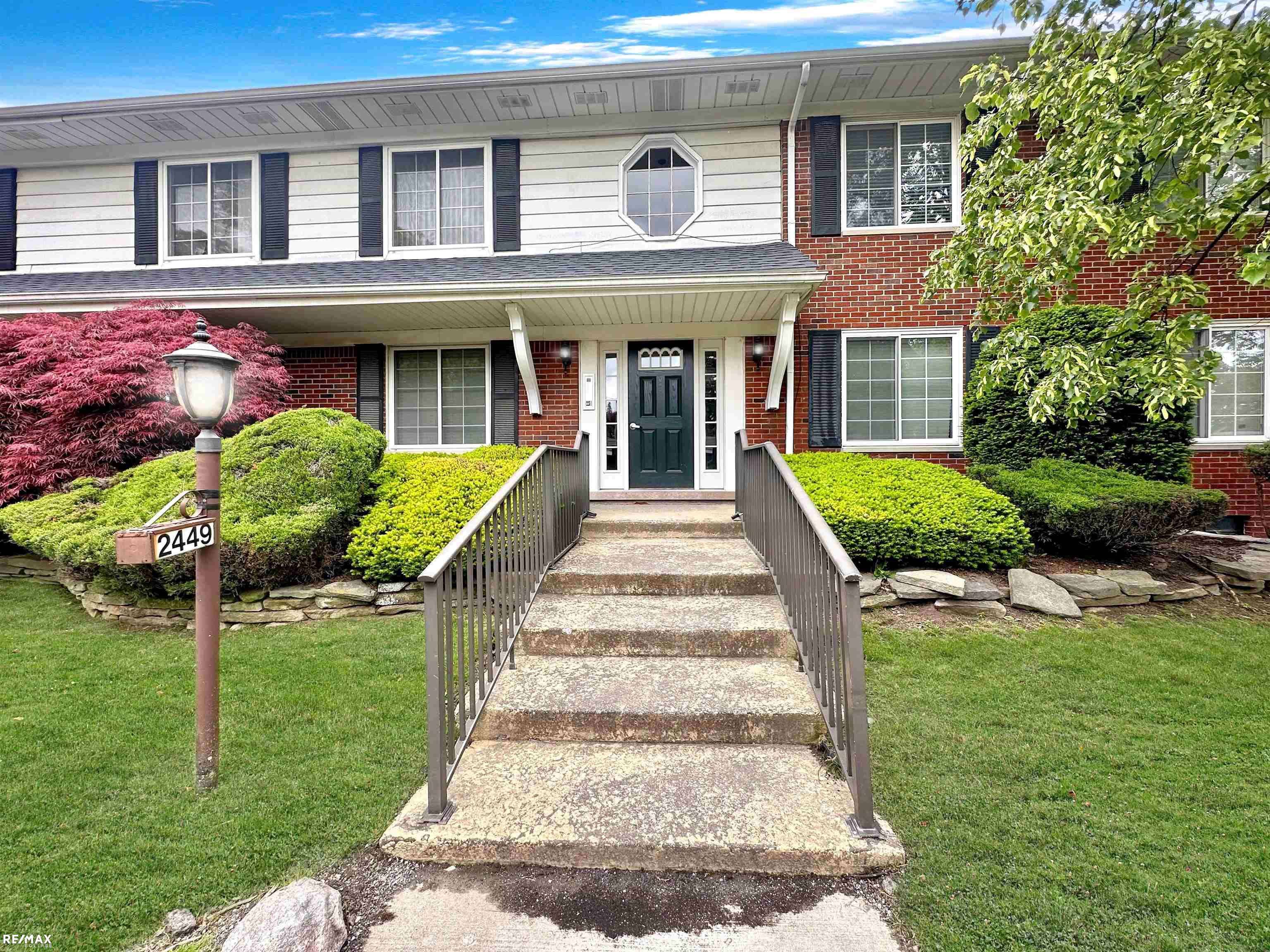 2449 Mulberry Square, Bloomfield Hills, MI 48302