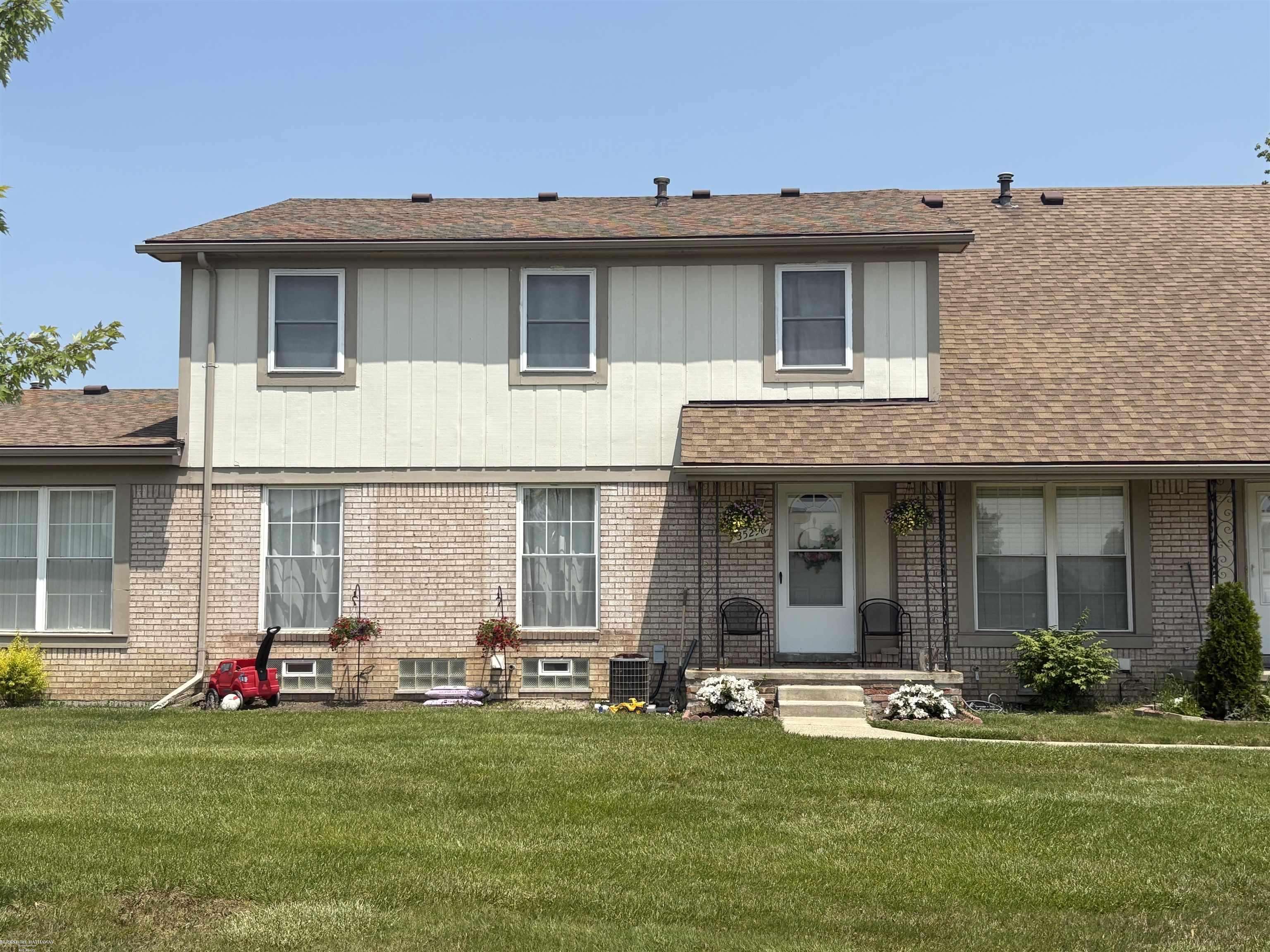 Sterling Heights, MI 48312,35296 Terrybrook Drive