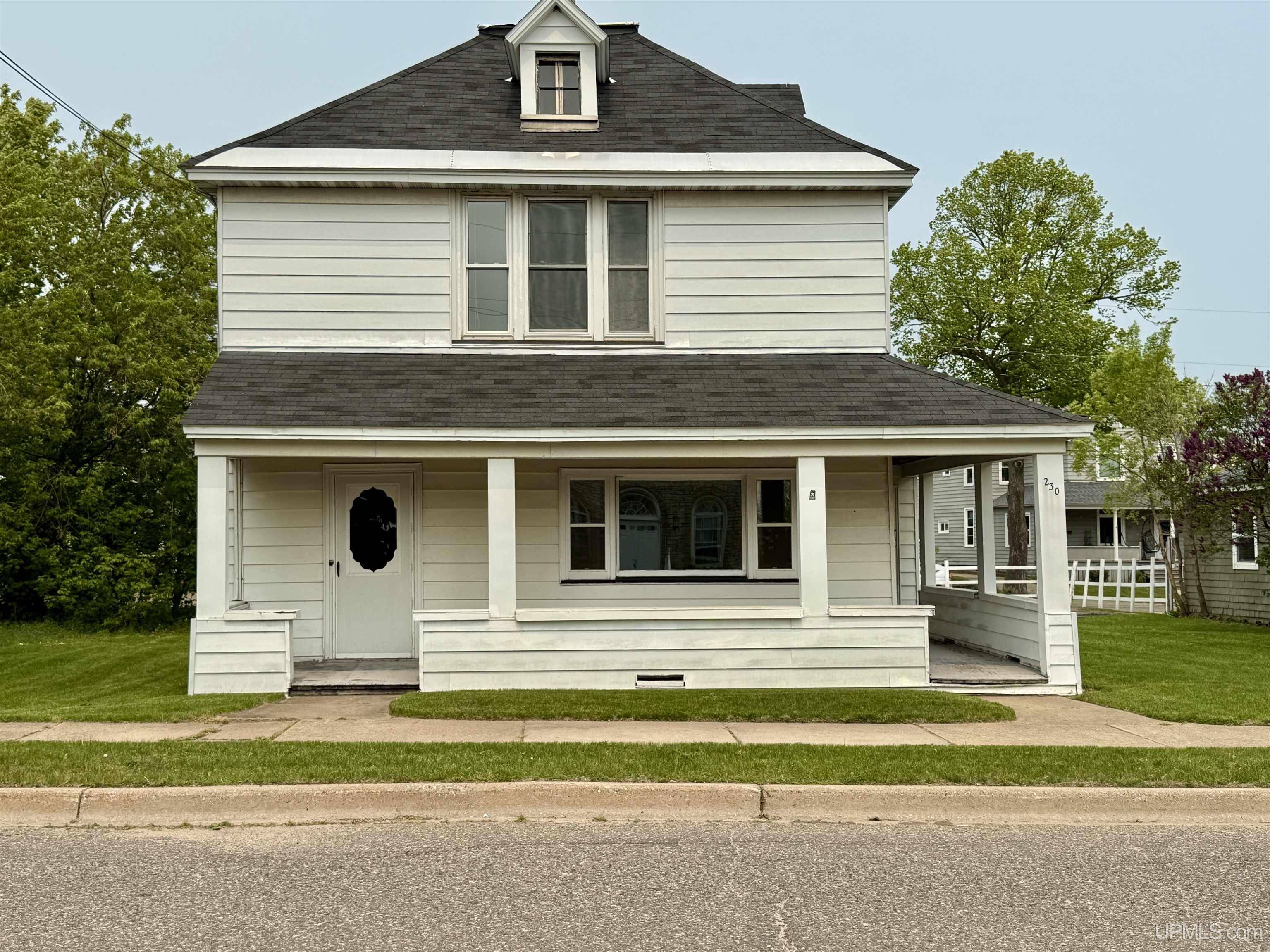 230 W Ridge Street, Marquette, MI 49855