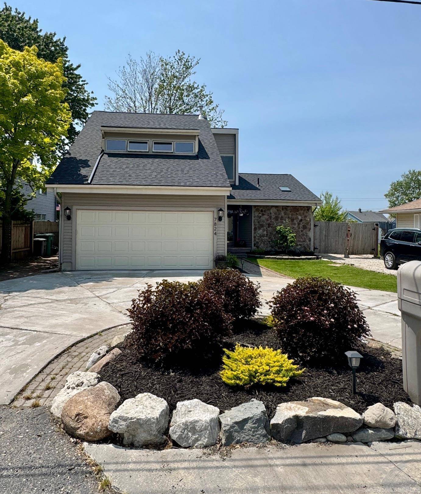 7824 Alexandria Drive,  Fair Haven,  MI 48023