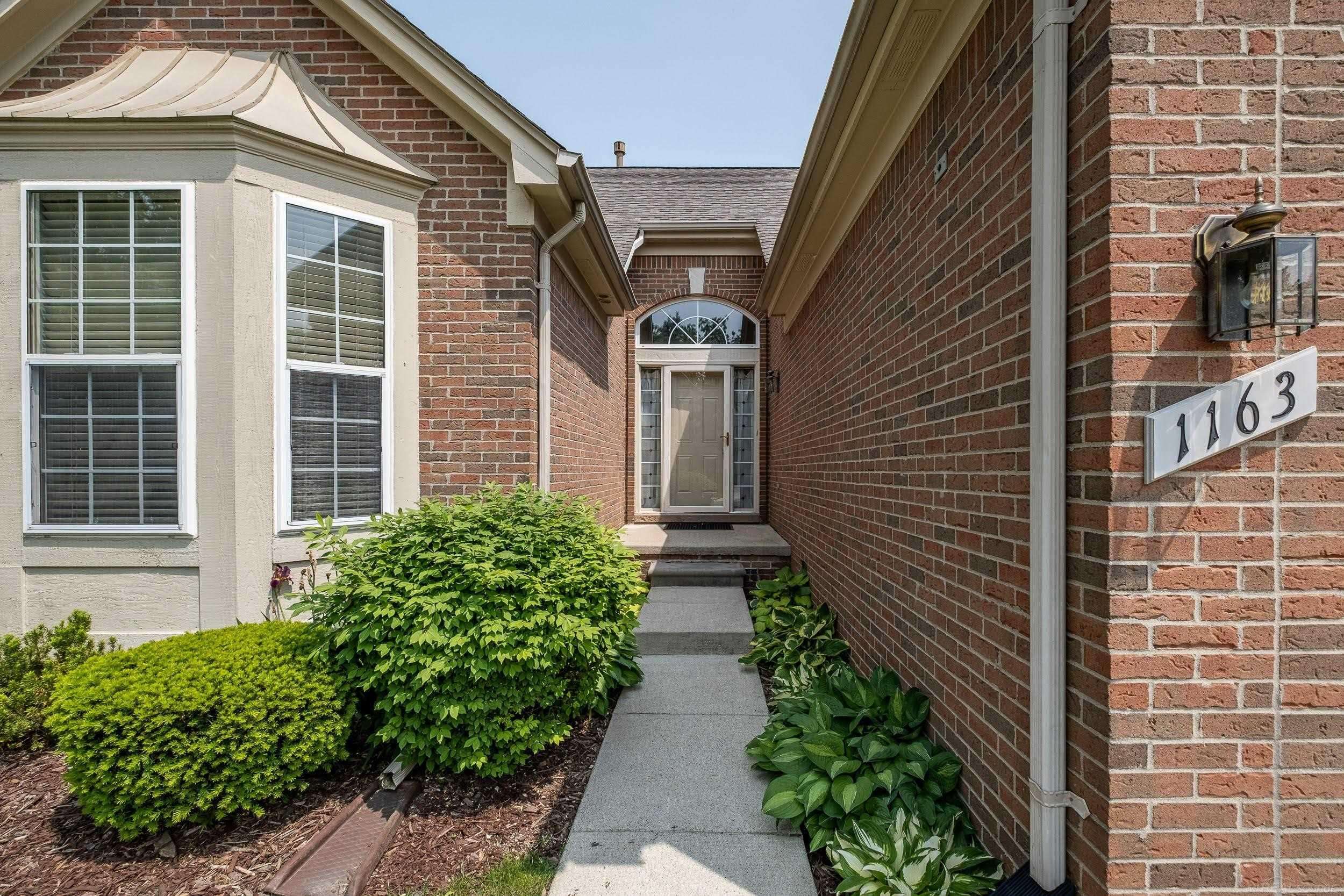 Rochester, MI 48307,1163 Churchill Cir Circle