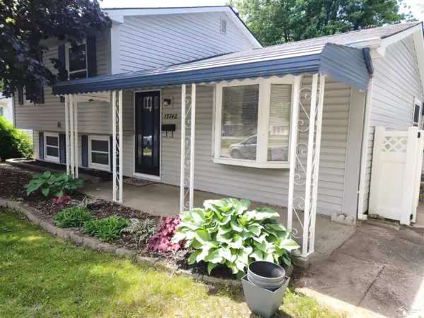 15742 Woodmont St Street,  Romulus,  MI 48174