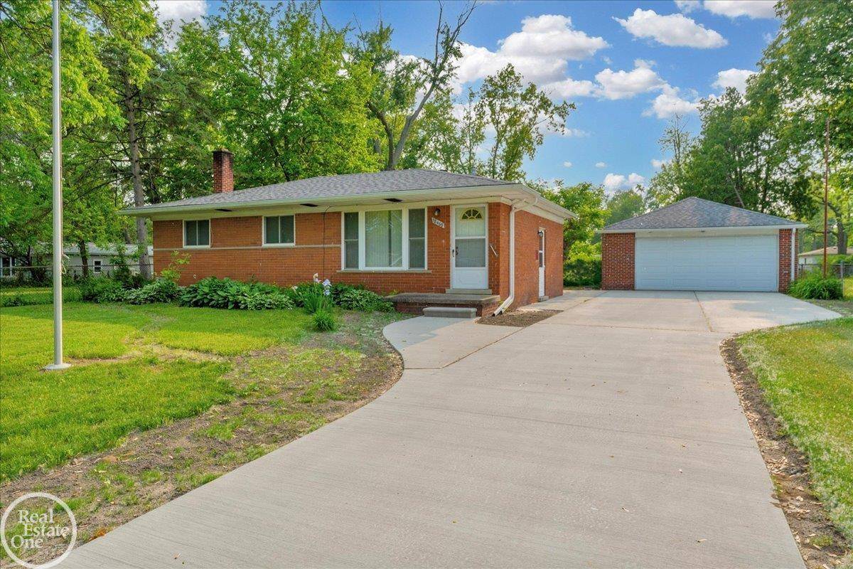Livonia, MI 48152,18467 Pershing Street