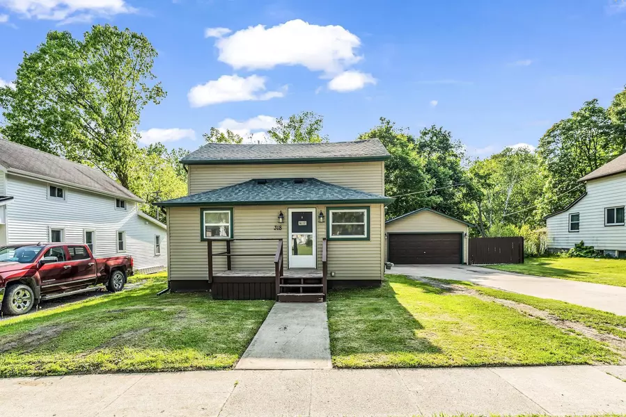 318 Cherry Street, Almont, MI 48003