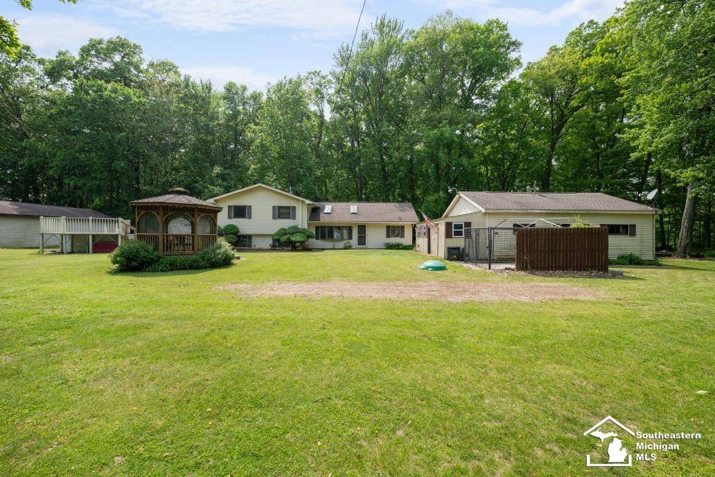 14984 Wolf Lake Forest, Jackson, MI 49201