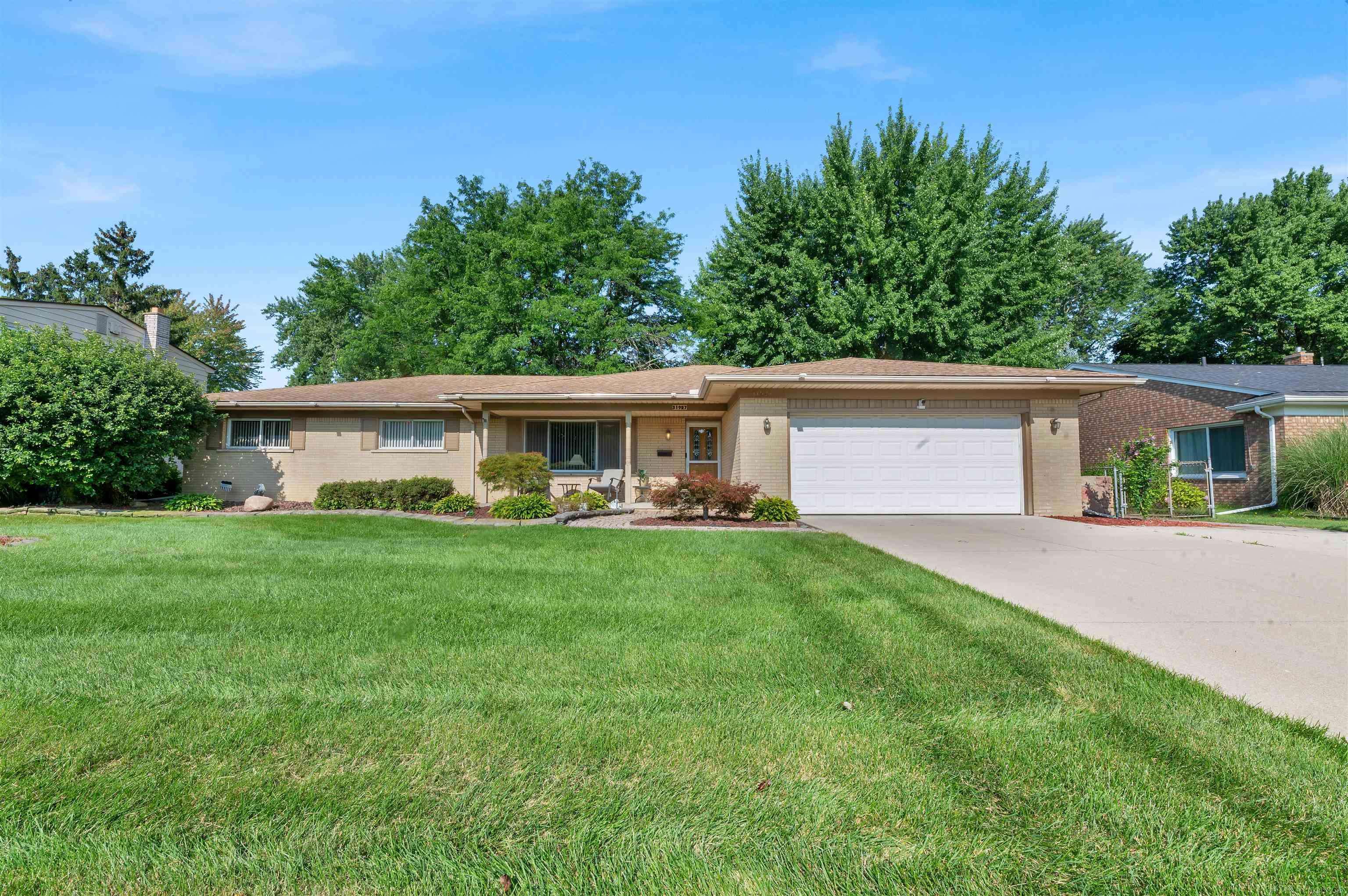 31927 Desmond Drive, Warren, MI 48093