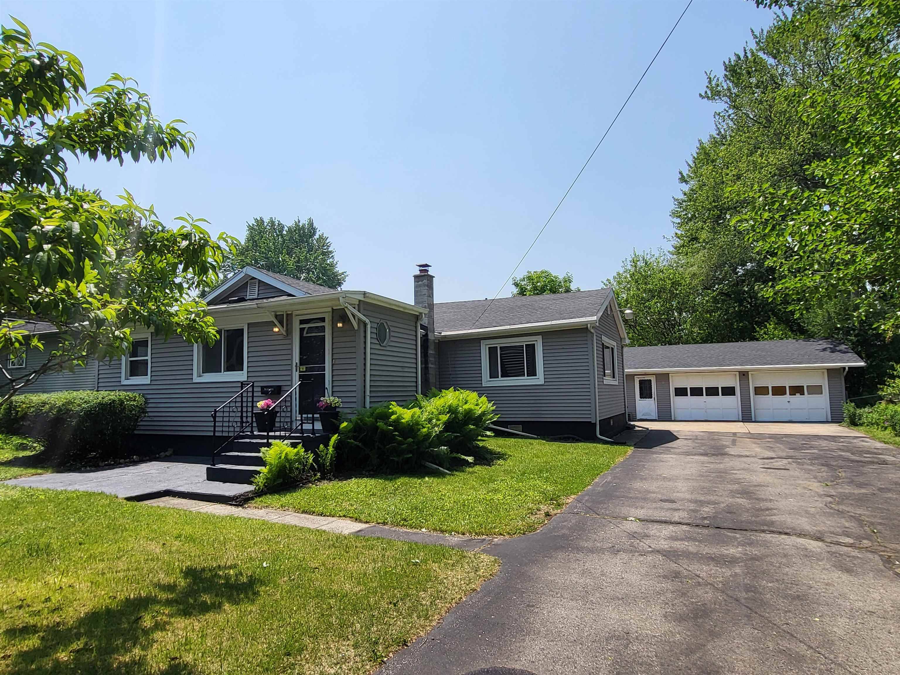 1010 S Pearce Street, Owosso, MI 48867