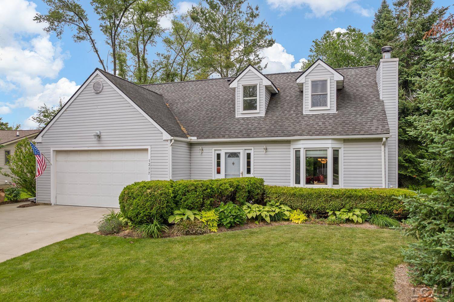 1377 Maplewood Dr Street, Saline, MI 48176