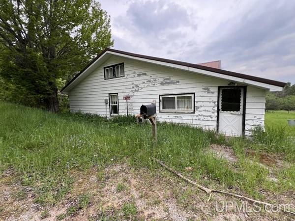 N7359 E City Limits Road, Munising, MI 49862