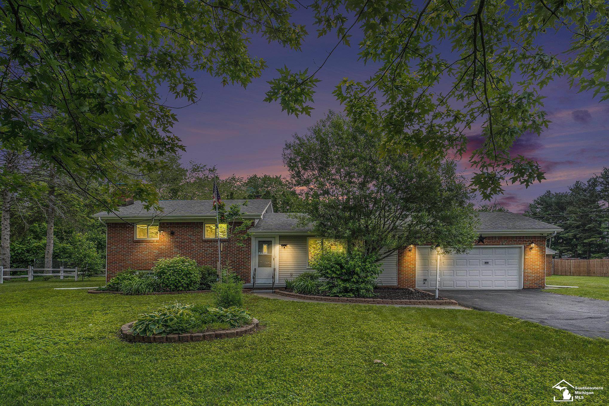 6280 Secor Road, Lambertville, MI 48144